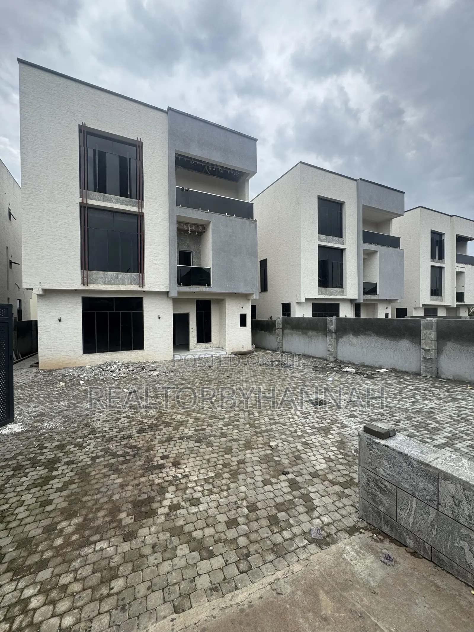 New Built 5 Bedrooms Stand Along Duplex With Attached Bq