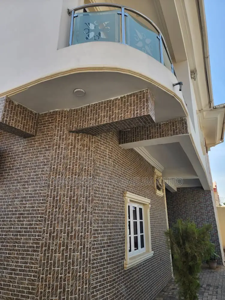 Furnished 6bdrm Duplex in First Avenue, Dawaki for sale
