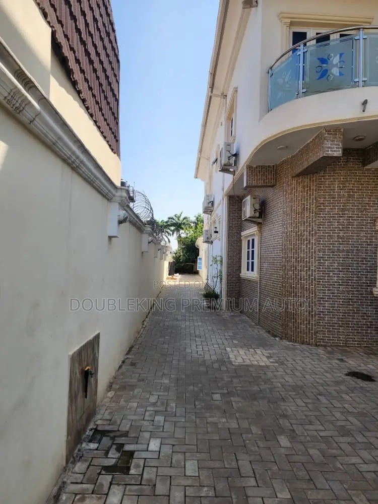 Furnished 6bdrm Duplex in First Avenue, Dawaki for sale