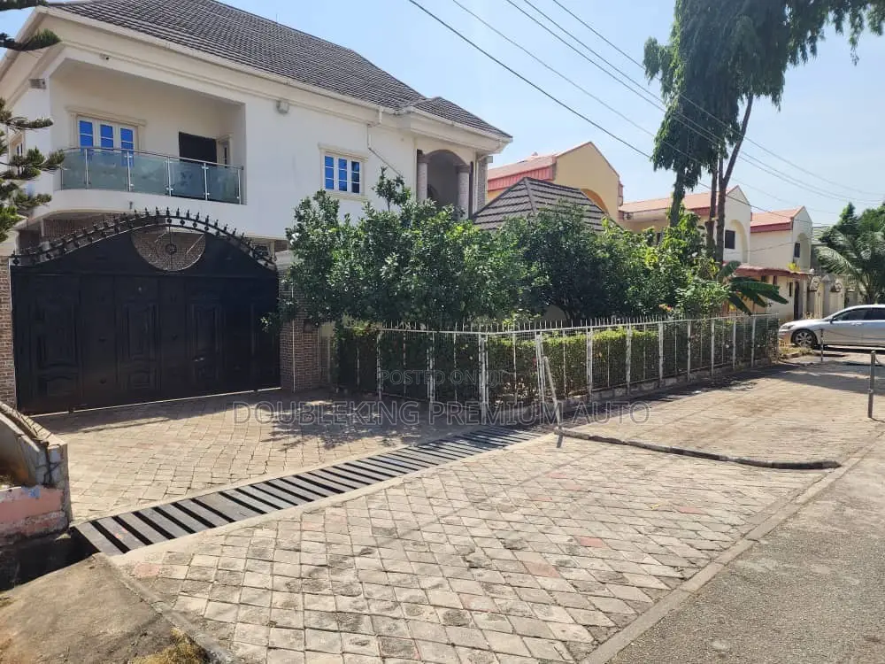 Furnished 6bdrm Duplex in First Avenue, Dawaki for sale