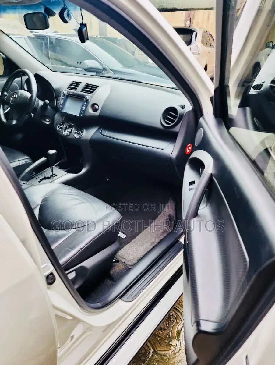 Toyota RAV4 2008 White