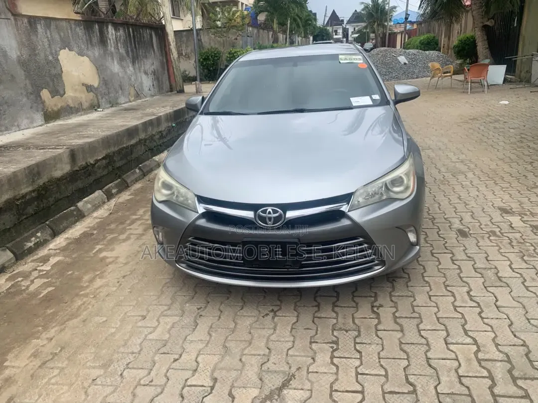 Toyota Camry LE 4dr Sedan (2.5L 4cyl 6A) 2015 Silver