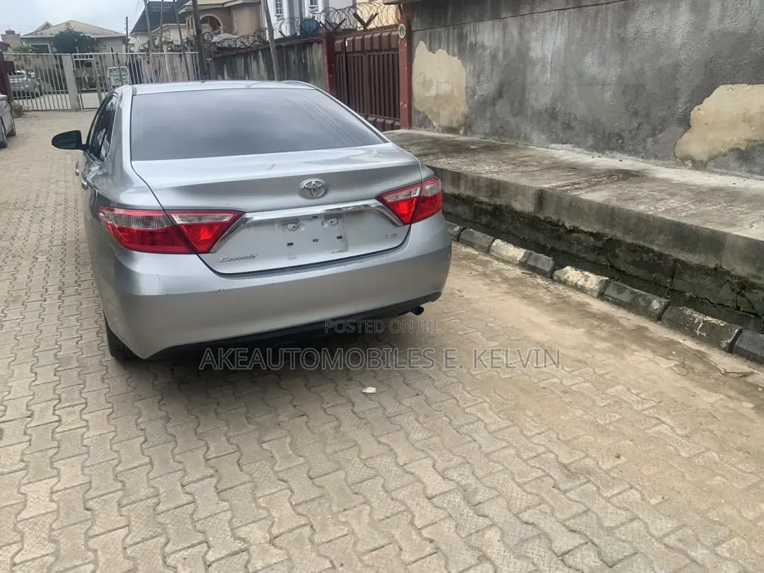 Toyota Camry LE 4dr Sedan (2.5L 4cyl 6A) 2015 Silver
