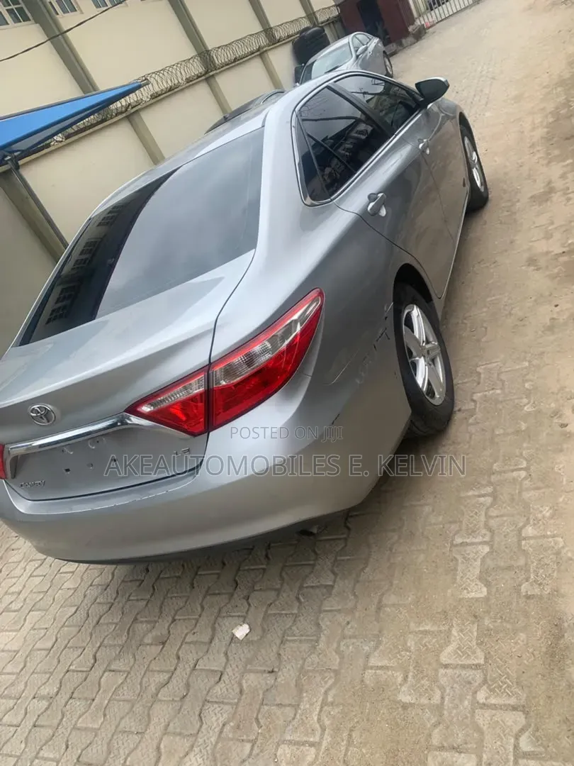 Toyota Camry LE 4dr Sedan (2.5L 4cyl 6A) 2015 Silver