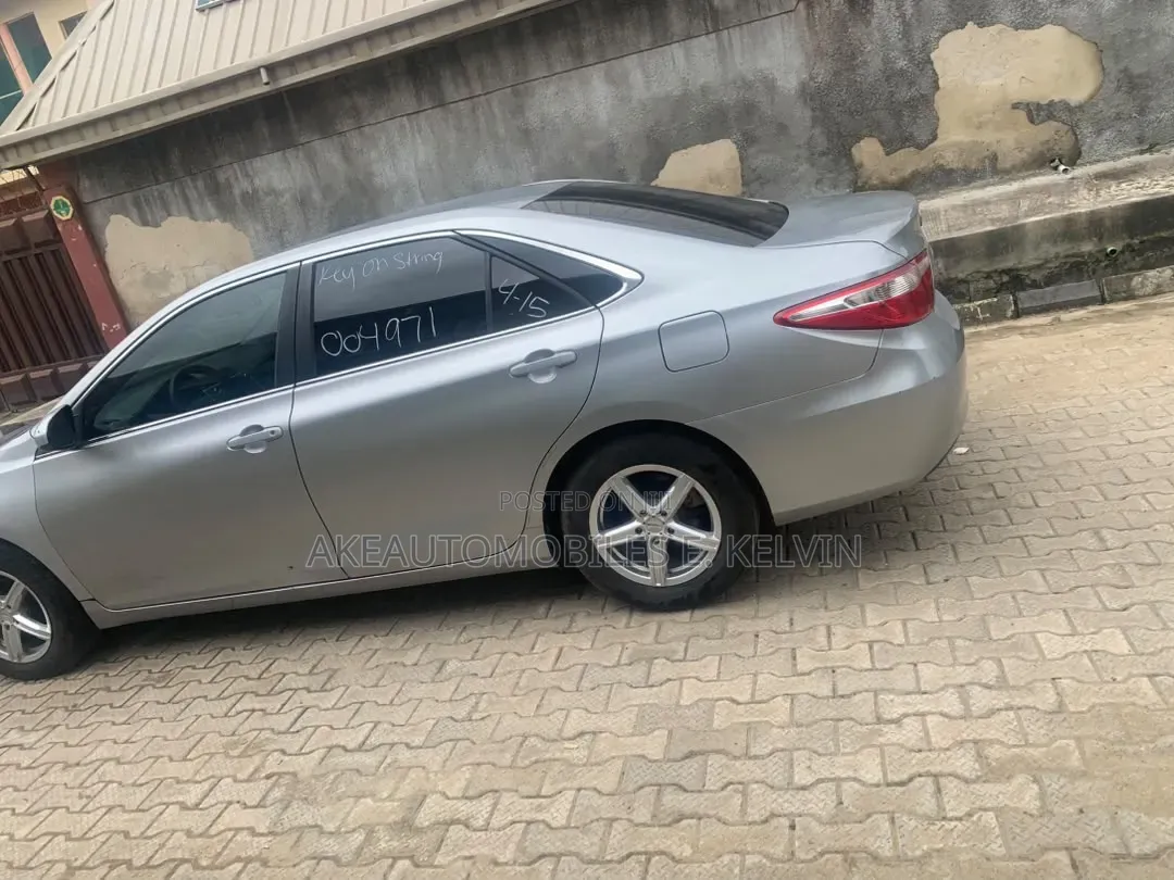 Toyota Camry LE 4dr Sedan (2.5L 4cyl 6A) 2015 Silver
