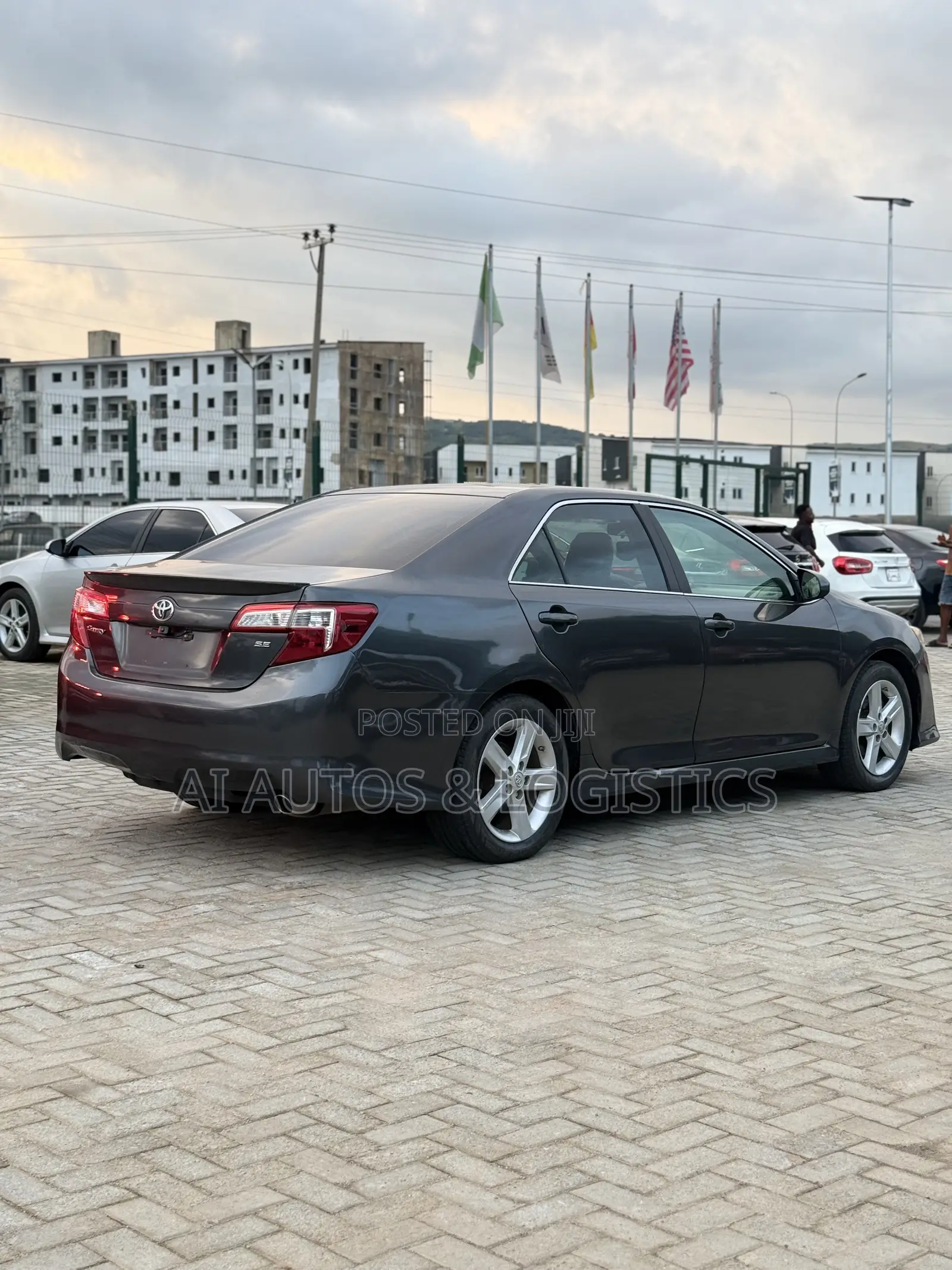 Toyota Camry SE Sport 4dr Sedan w/Prod. End 11/13 (2.5L 4cyl 6A) 2014