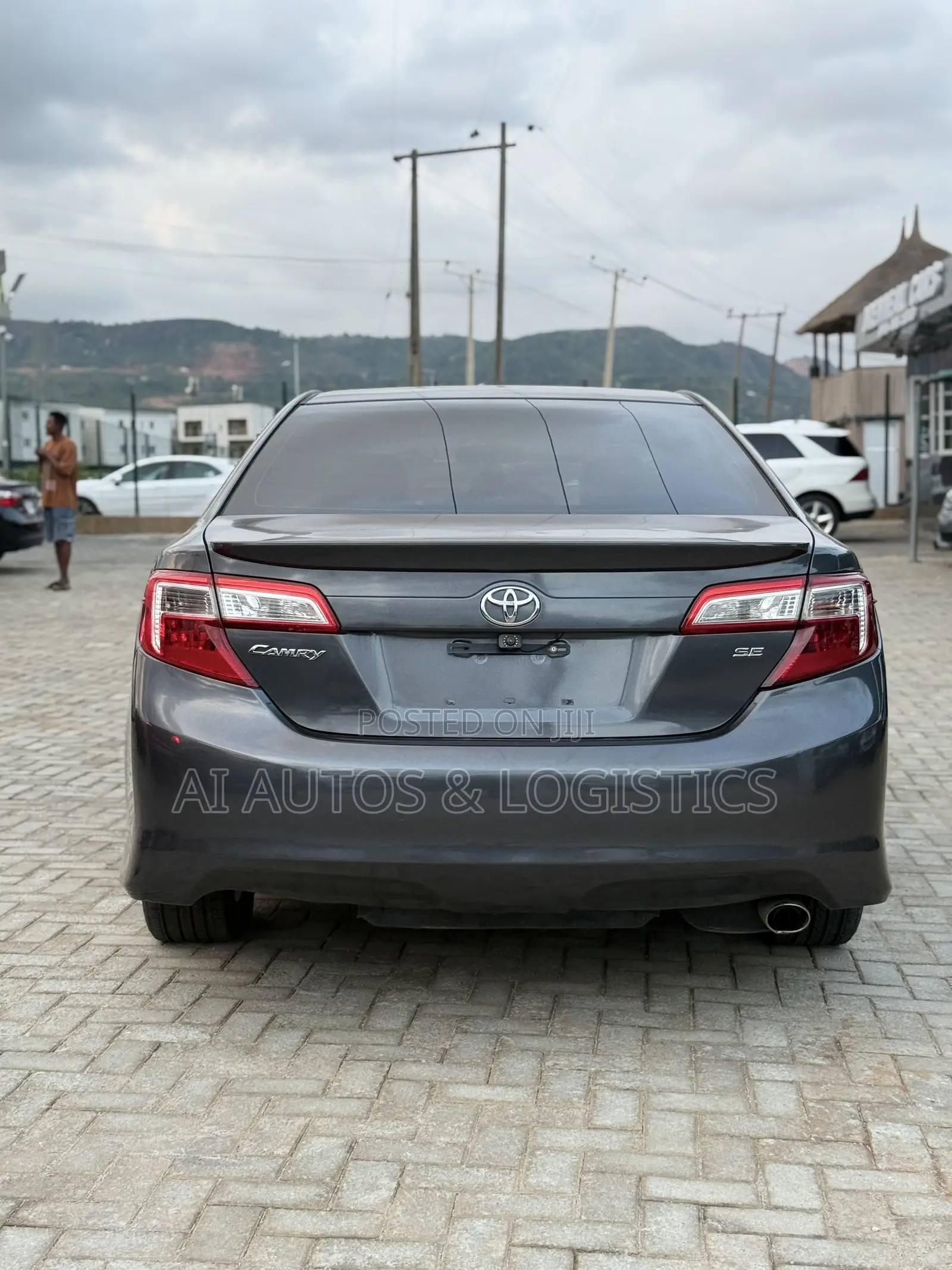 Toyota Camry SE Sport 4dr Sedan w/Prod. End 11/13 (2.5L 4cyl 6A) 2014