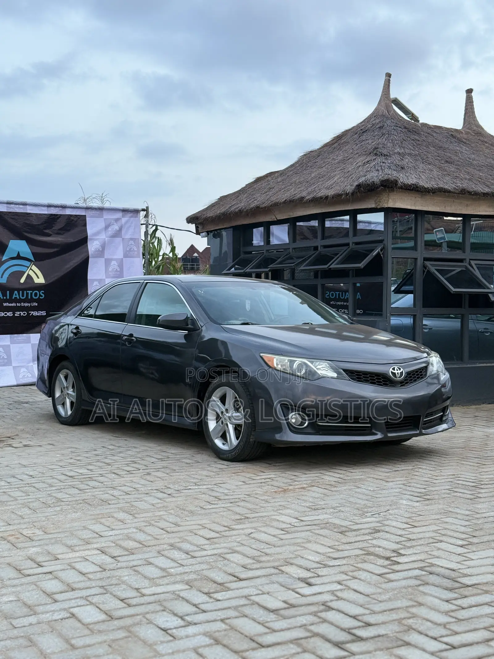 Toyota Camry SE Sport 4dr Sedan w/Prod. End 11/13 (2.5L 4cyl 6A) 2014