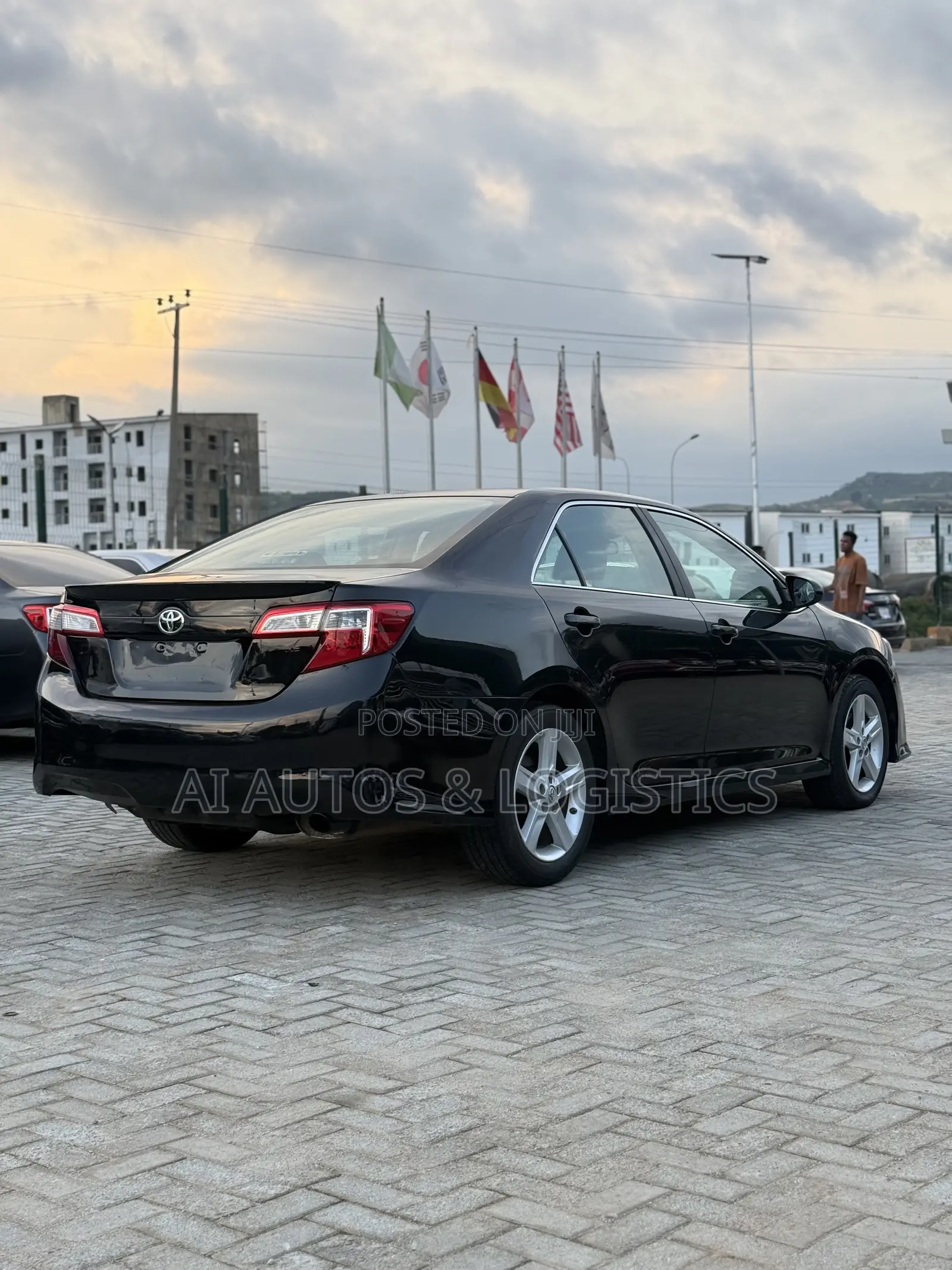 Toyota Camry SE Sport 4dr Sedan w/Prod. End 11/13 (2.5L 4cyl 6A) 2014