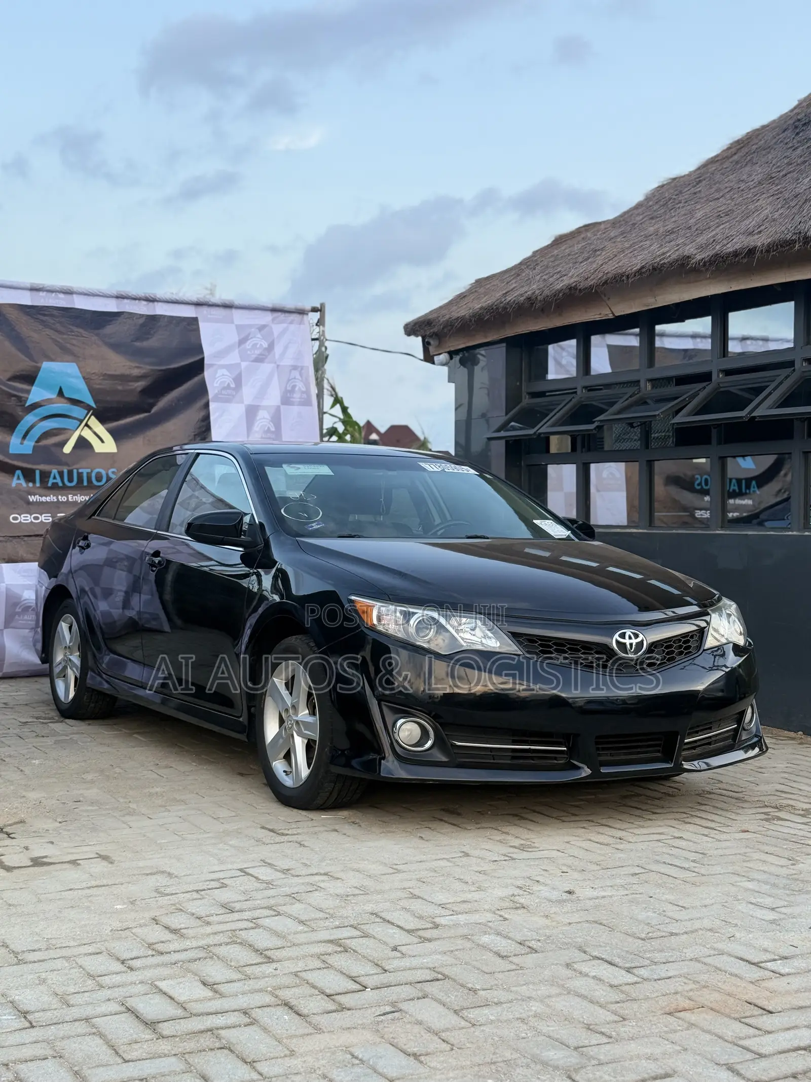 Toyota Camry SE Sport 4dr Sedan w/Prod. End 11/13 (2.5L 4cyl 6A) 2014