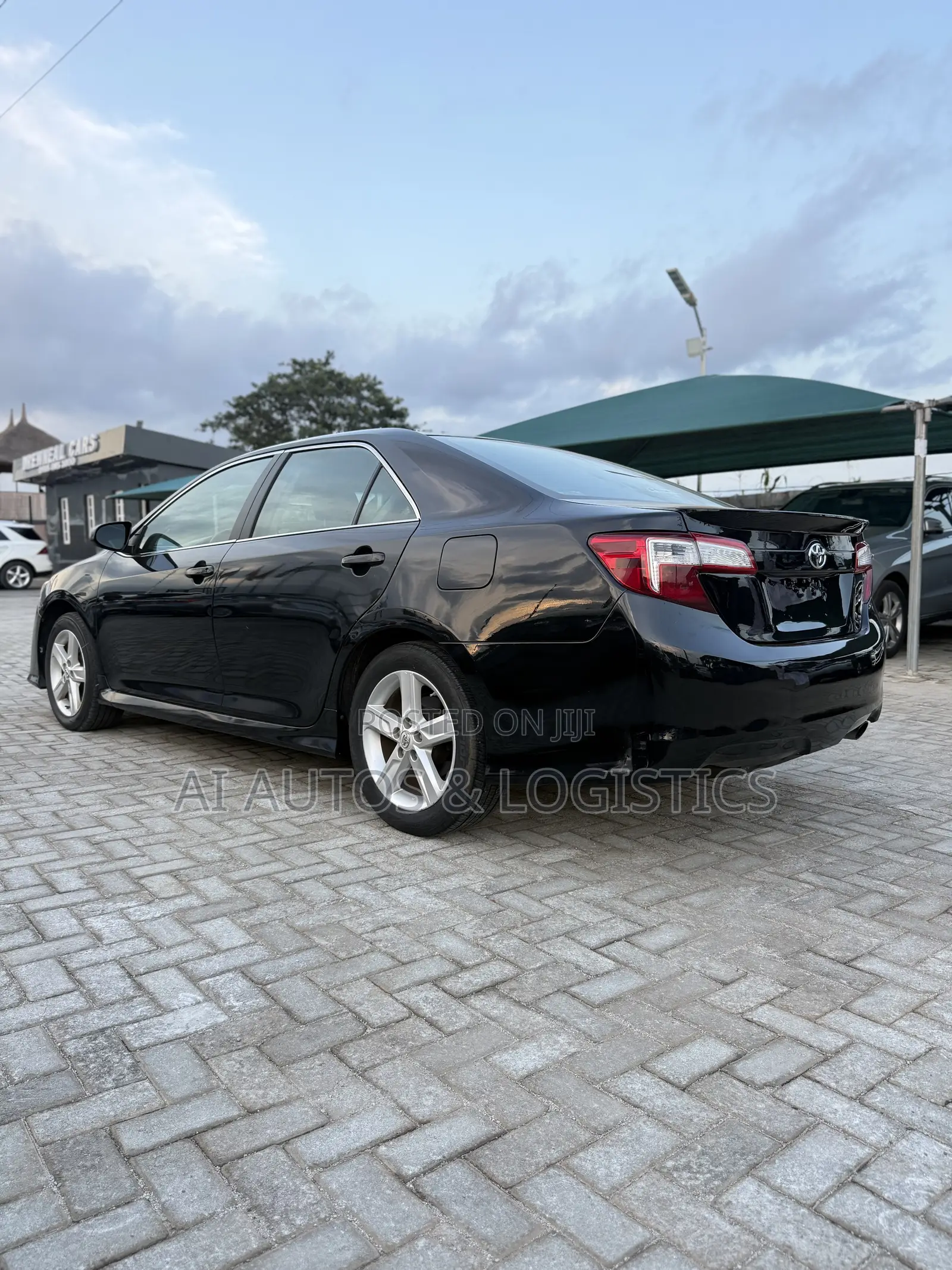 Toyota Camry SE Sport 4dr Sedan w/Prod. End 11/13 (2.5L 4cyl 6A) 2014