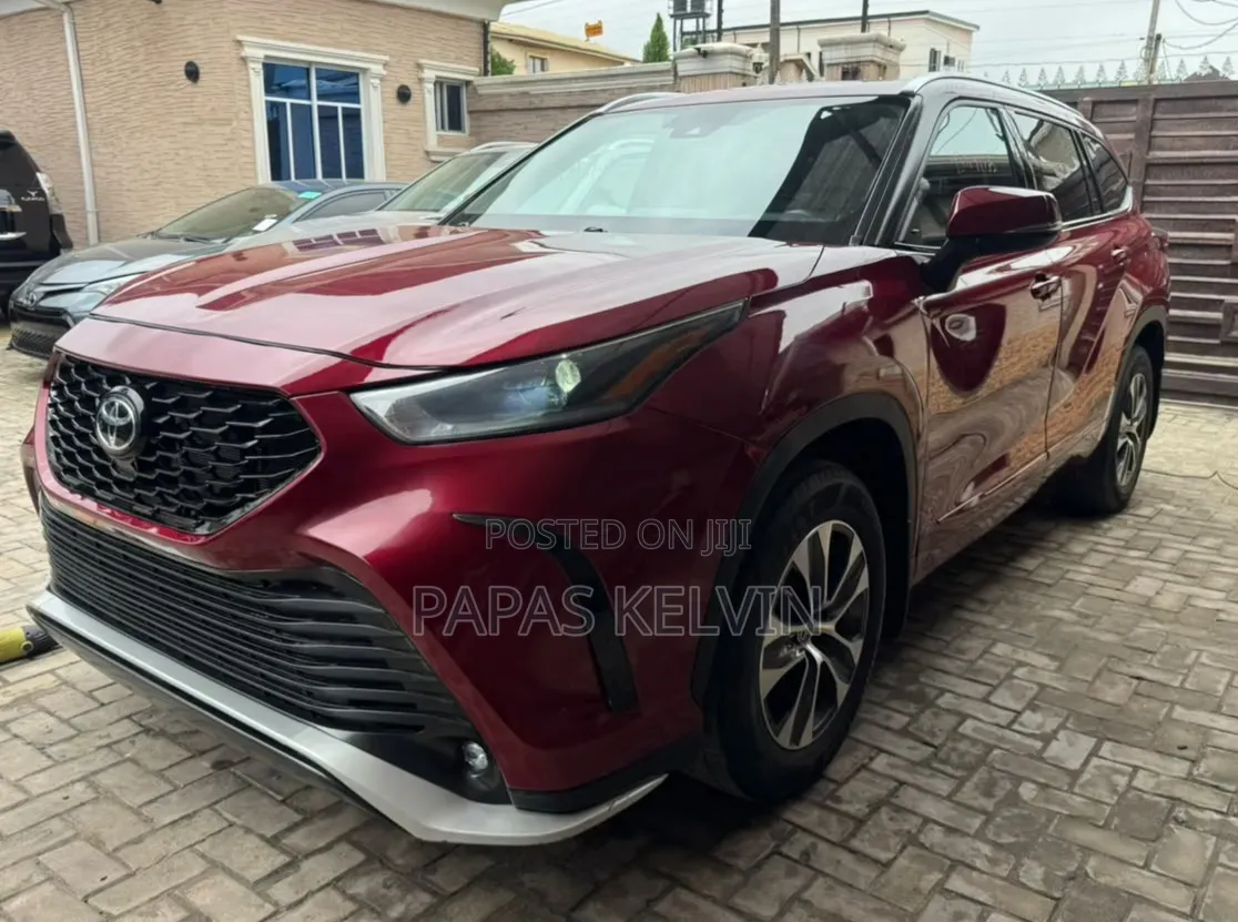 Toyota Highlander XLE 2021 Red
