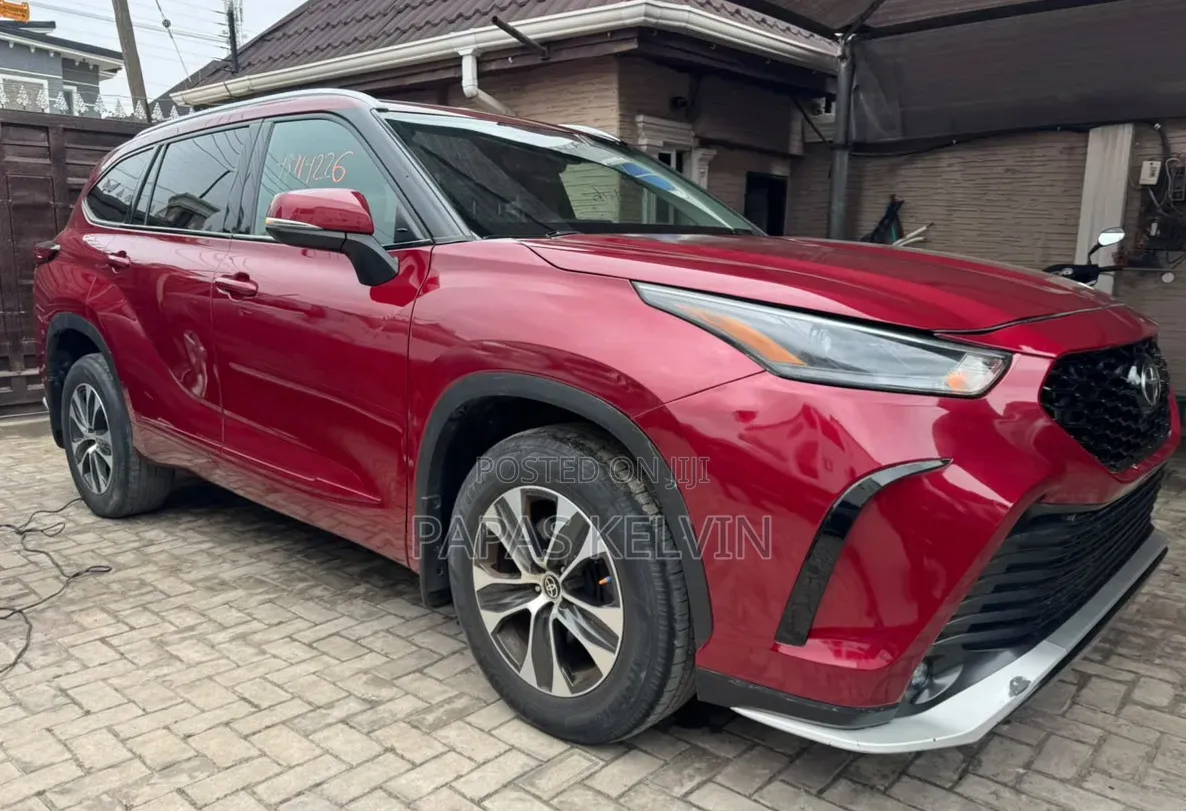 Toyota Highlander XLE 2021 Red