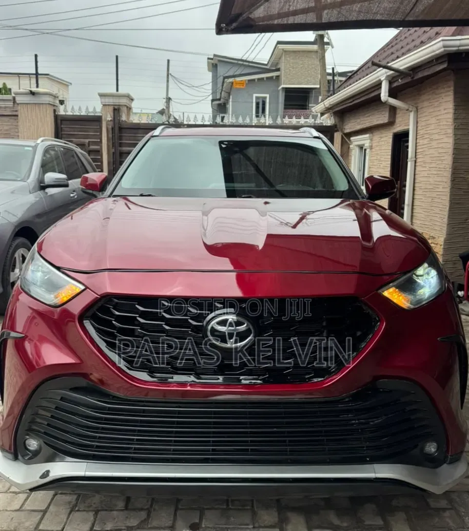 Toyota Highlander XLE 2021 Red