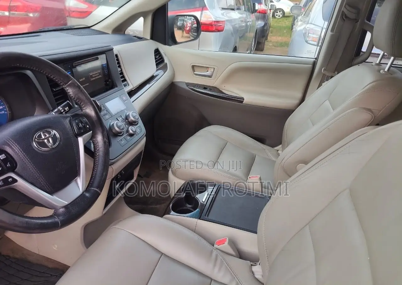 Toyota Sienna XLE Premium AWD 2020 Burgundy