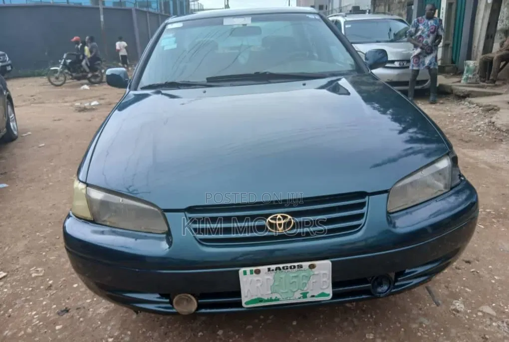 Toyota Camry LE 4dr Sedan (2.2L 4cyl 4A) 2000 Green