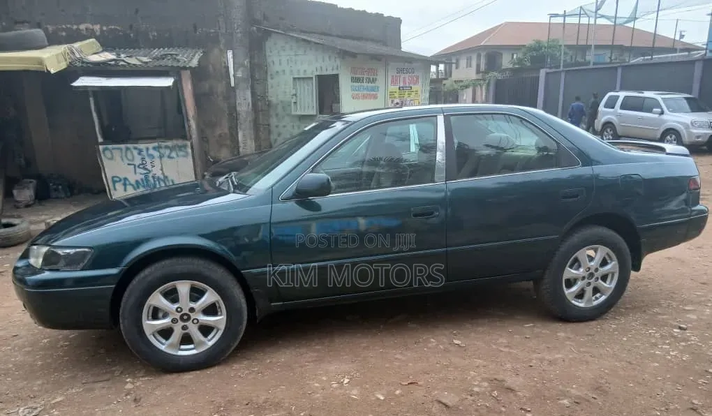 Toyota Camry LE 4dr Sedan (2.2L 4cyl 4A) 2000 Green