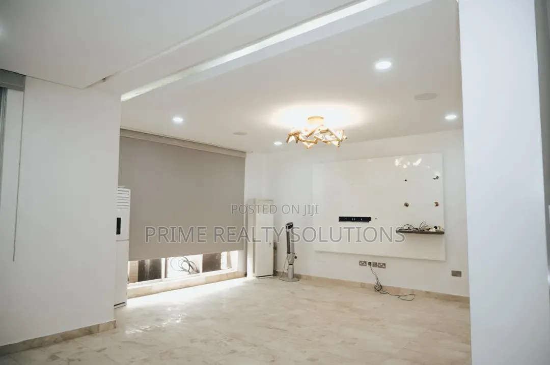 5bdrm Duplex in Banana Island for rent