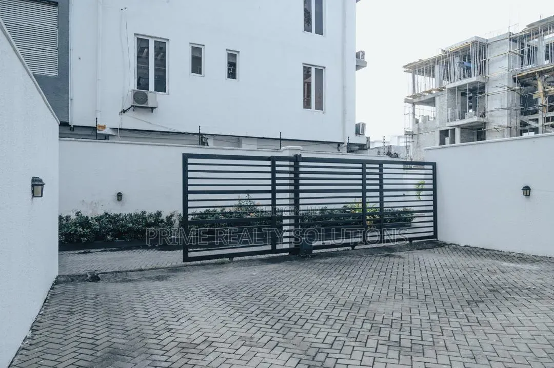 5bdrm Duplex in Banana Island for rent
