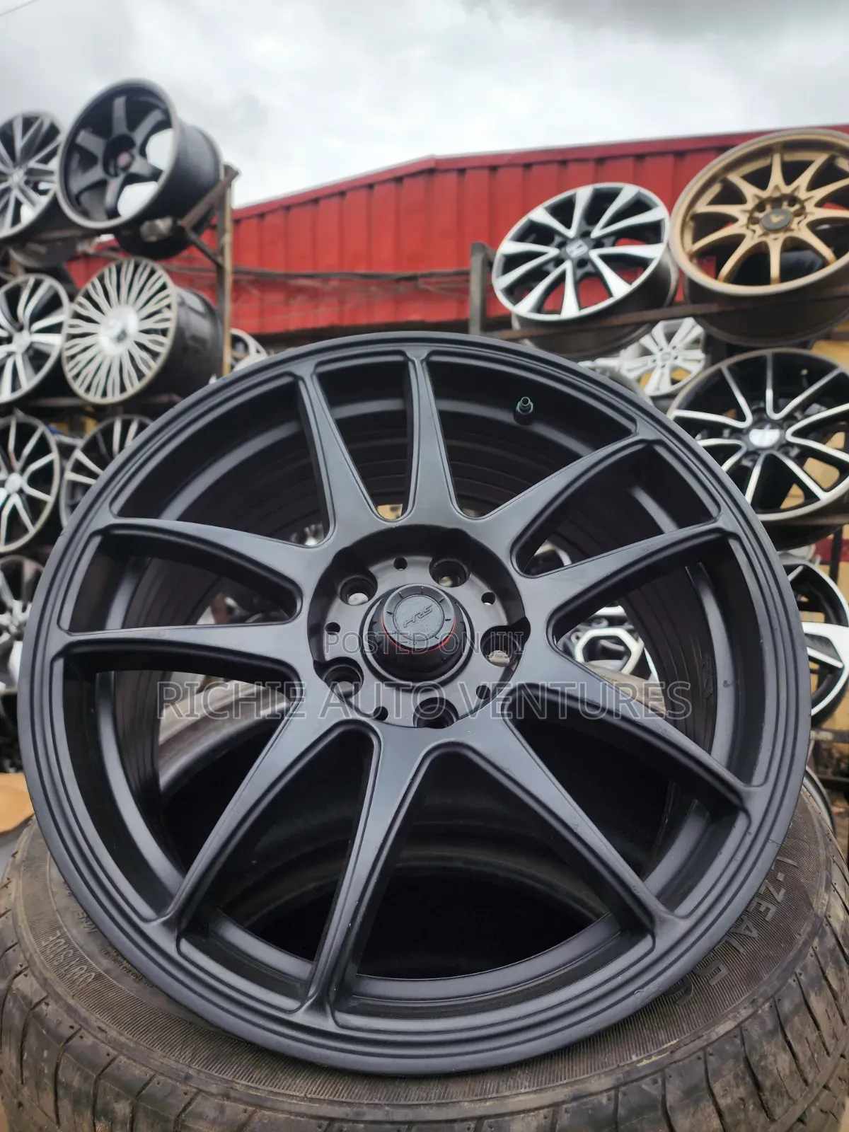 17inch Mattblack Black Rim.