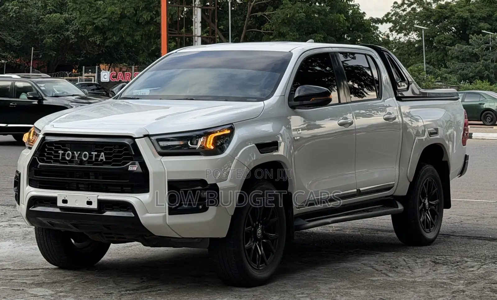 Toyota Hilux 2022 White