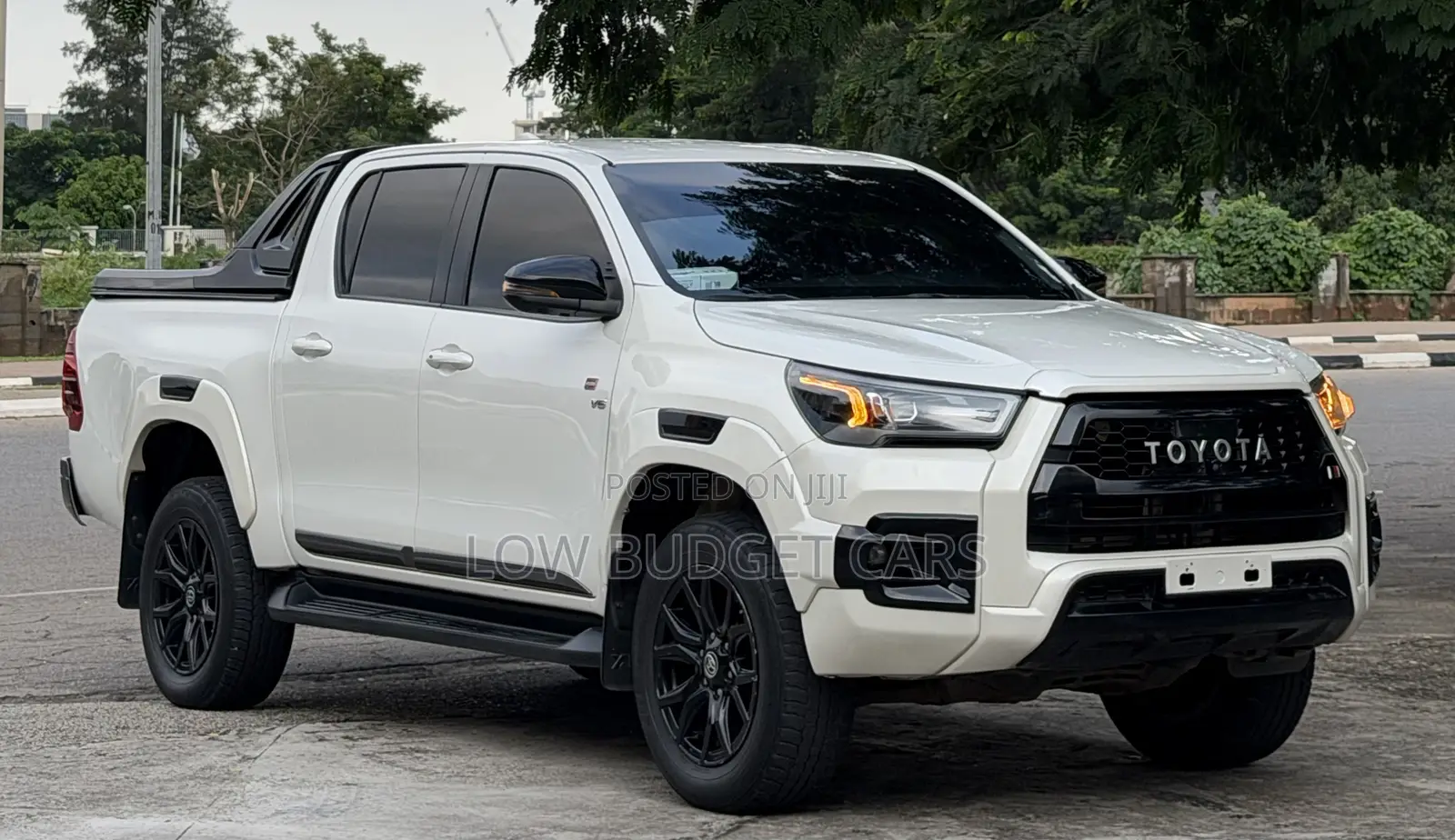 Toyota Hilux 2022 White
