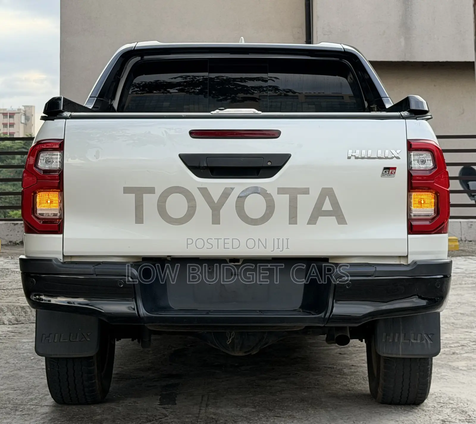 Toyota Hilux 2022 White