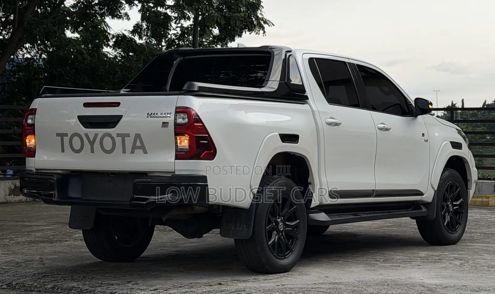 Toyota Hilux 2022 White