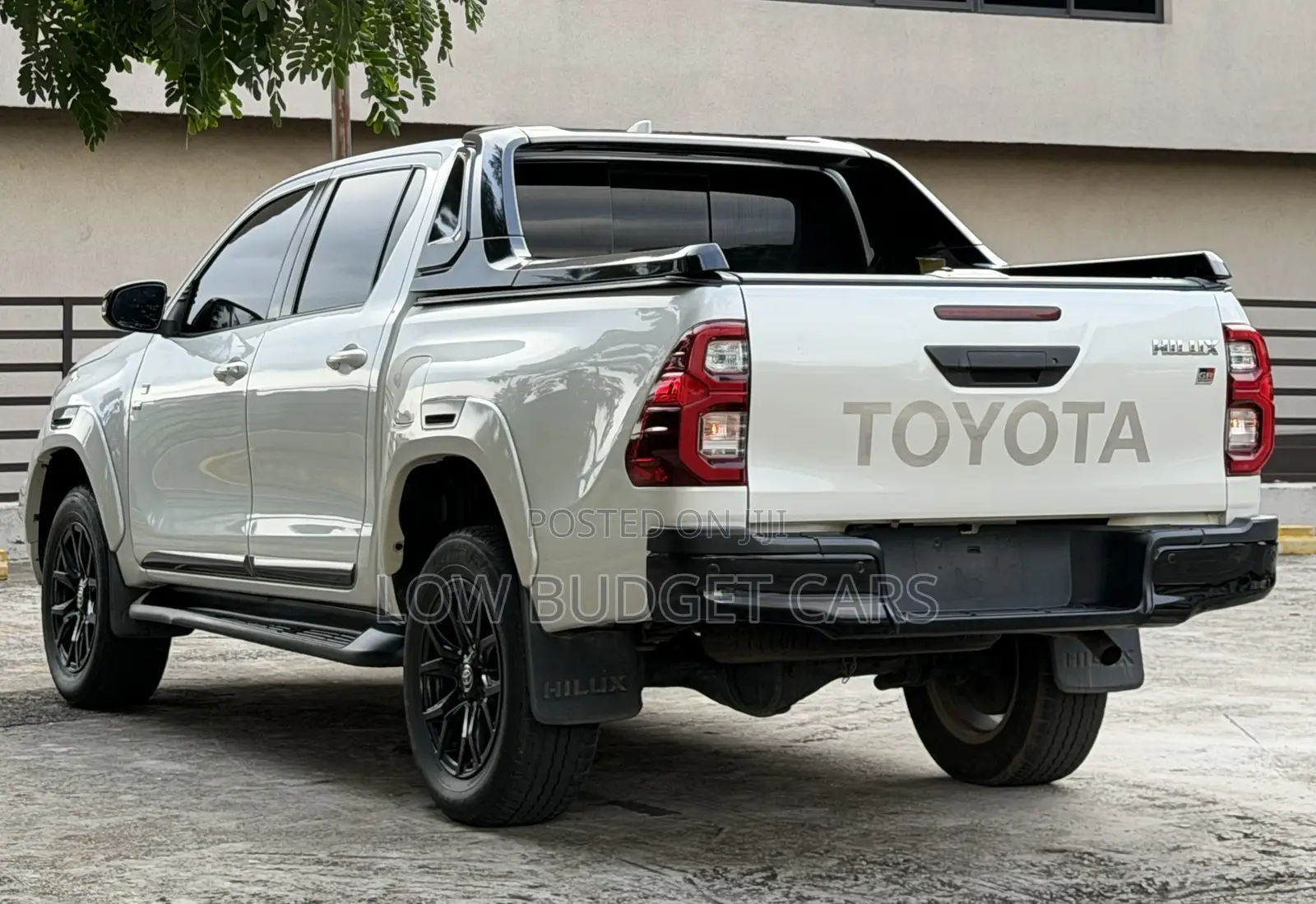 Toyota Hilux 2022 White