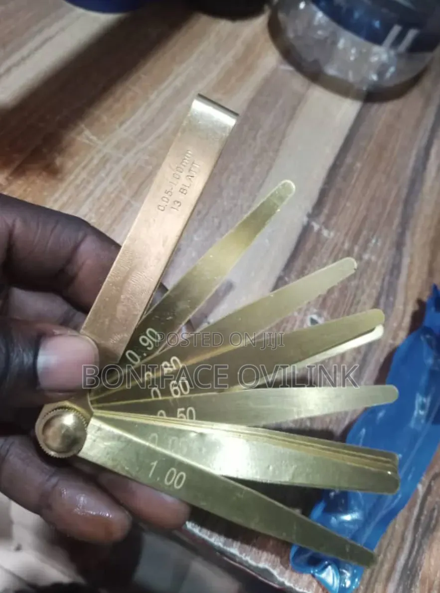 Metric Thickness Feeler Gauge 0.05–1mm 13 Blades Brass