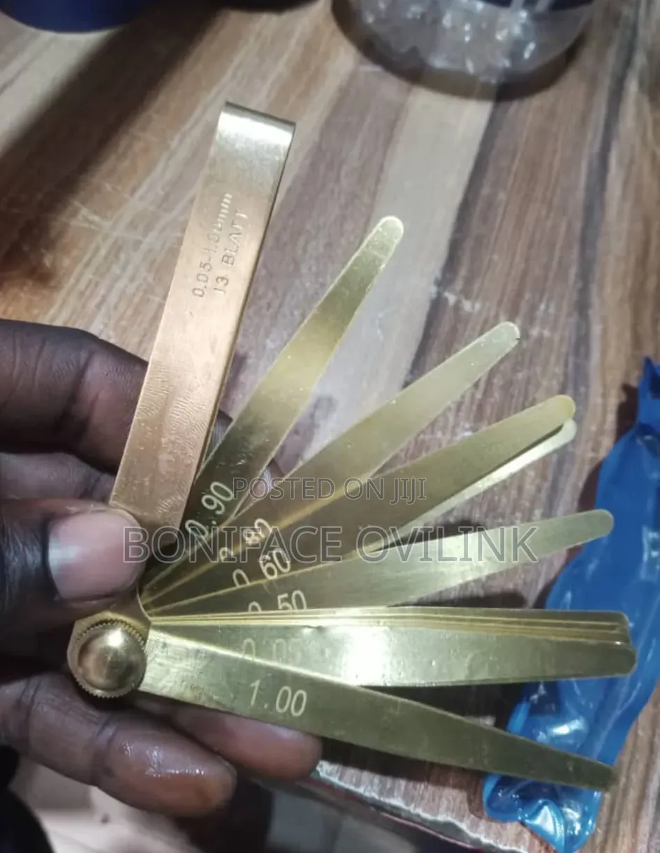 Metric Thickness Feeler Gauge 0.05–1mm 13 Blades Brass