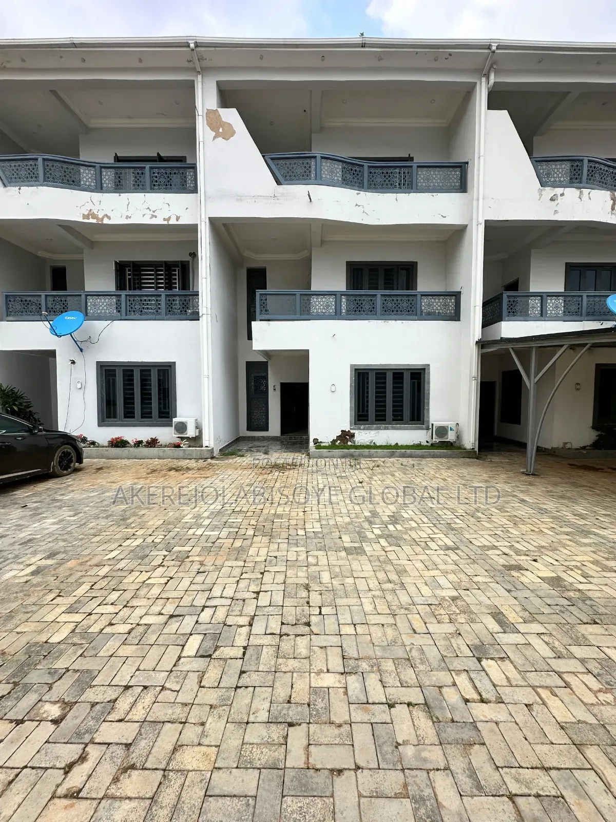4bdrm Duplex in Close To Magistrate for rent