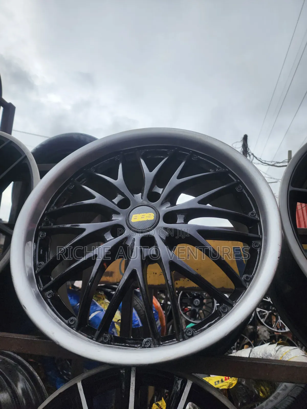 19inch Staggered Deep Dish Rim.