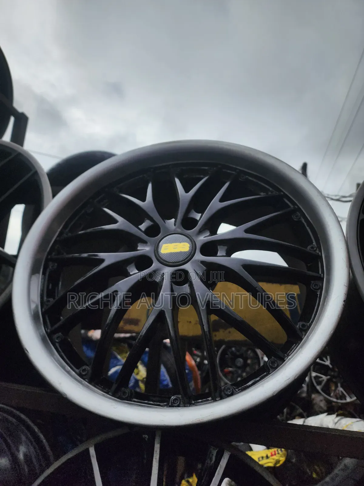 19inch Staggered Deep Dish Rim.