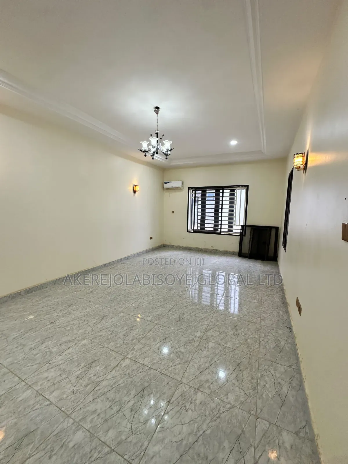 4bdrm Duplex in Close To Magistrate for rent