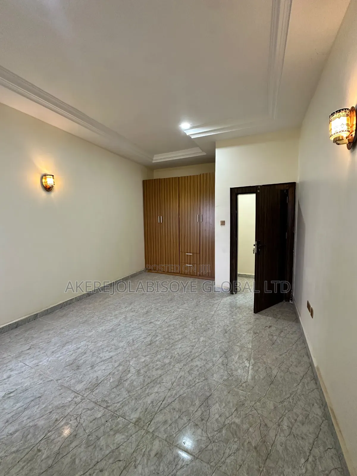 4bdrm Duplex in Close To Magistrate for rent