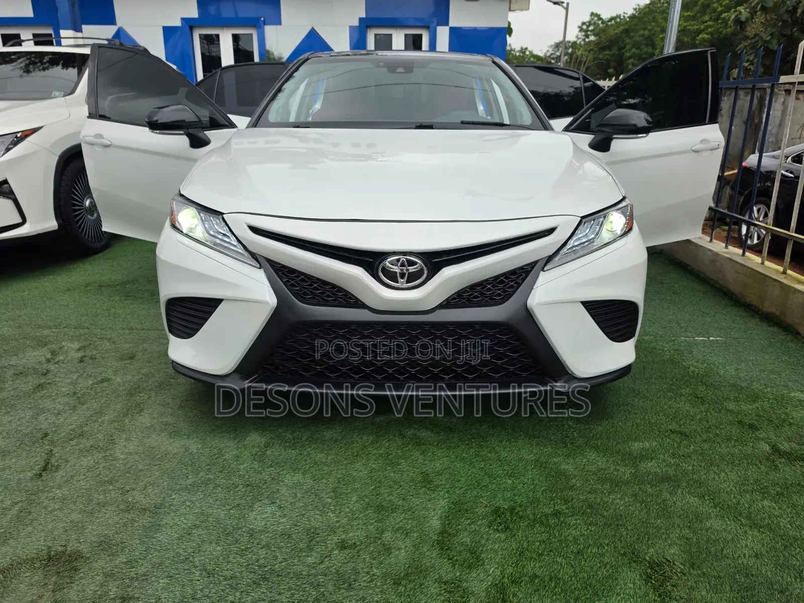 Toyota Camry 2019 White