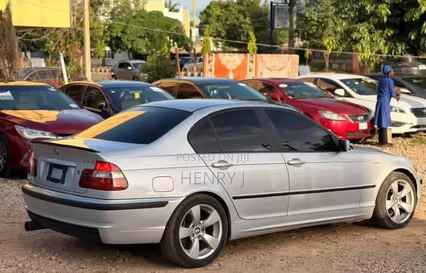 BMW 3 Series 330i RWD 2002 Silver