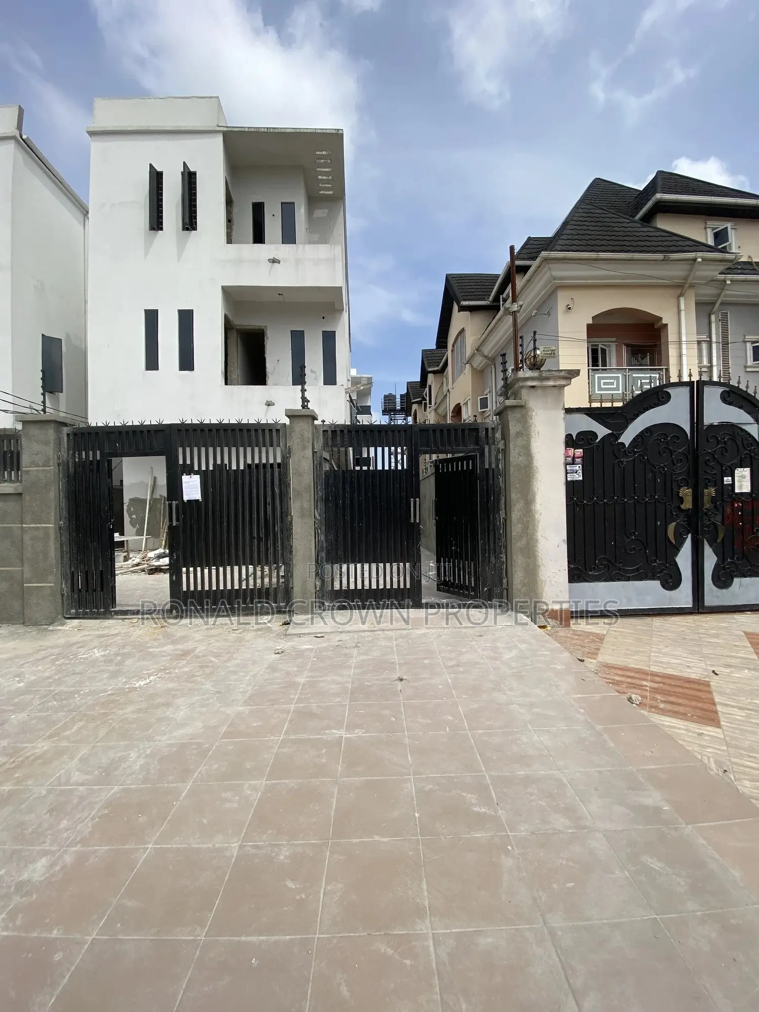 6bdrm Duplex in Apple Junction for sale
