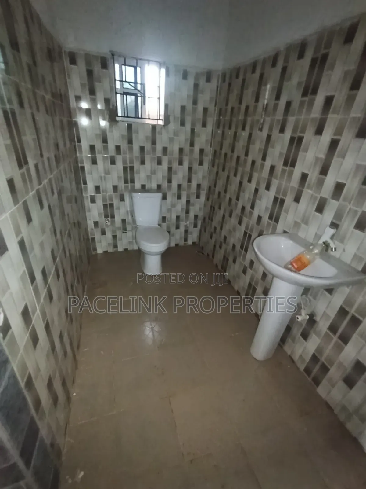 3bdrm Apartment in Ayobo for rent