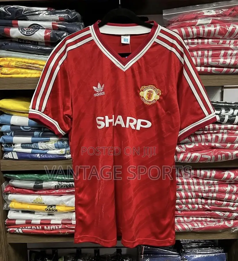 Manchester United Retro Jersey – Classic Man Utd Football Shirt