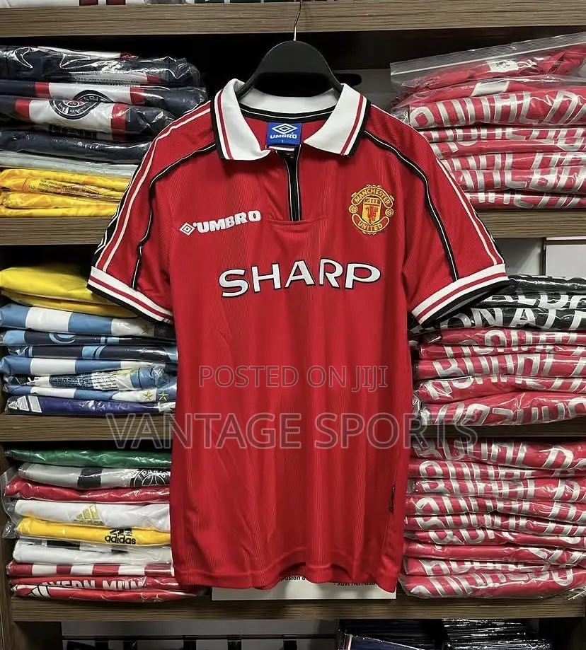 Manchester United Retro Jersey – Classic Man Utd Football Shirt