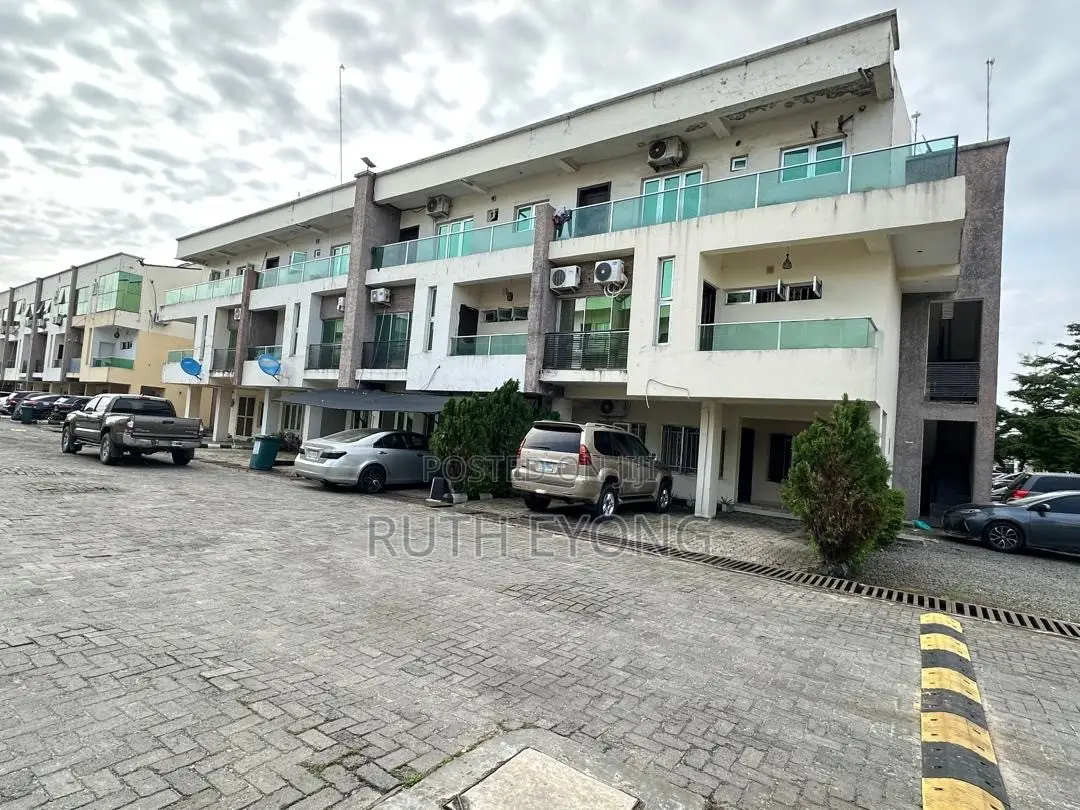 4bdrm Townhouse/Terrace in Lekki Paradise, Chevron for sale