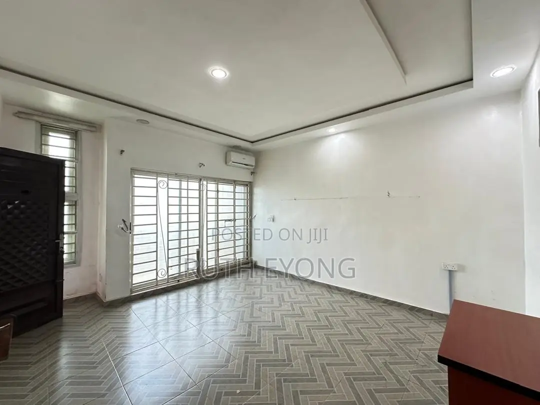 4bdrm Townhouse/Terrace in Lekki Paradise, Chevron for sale
