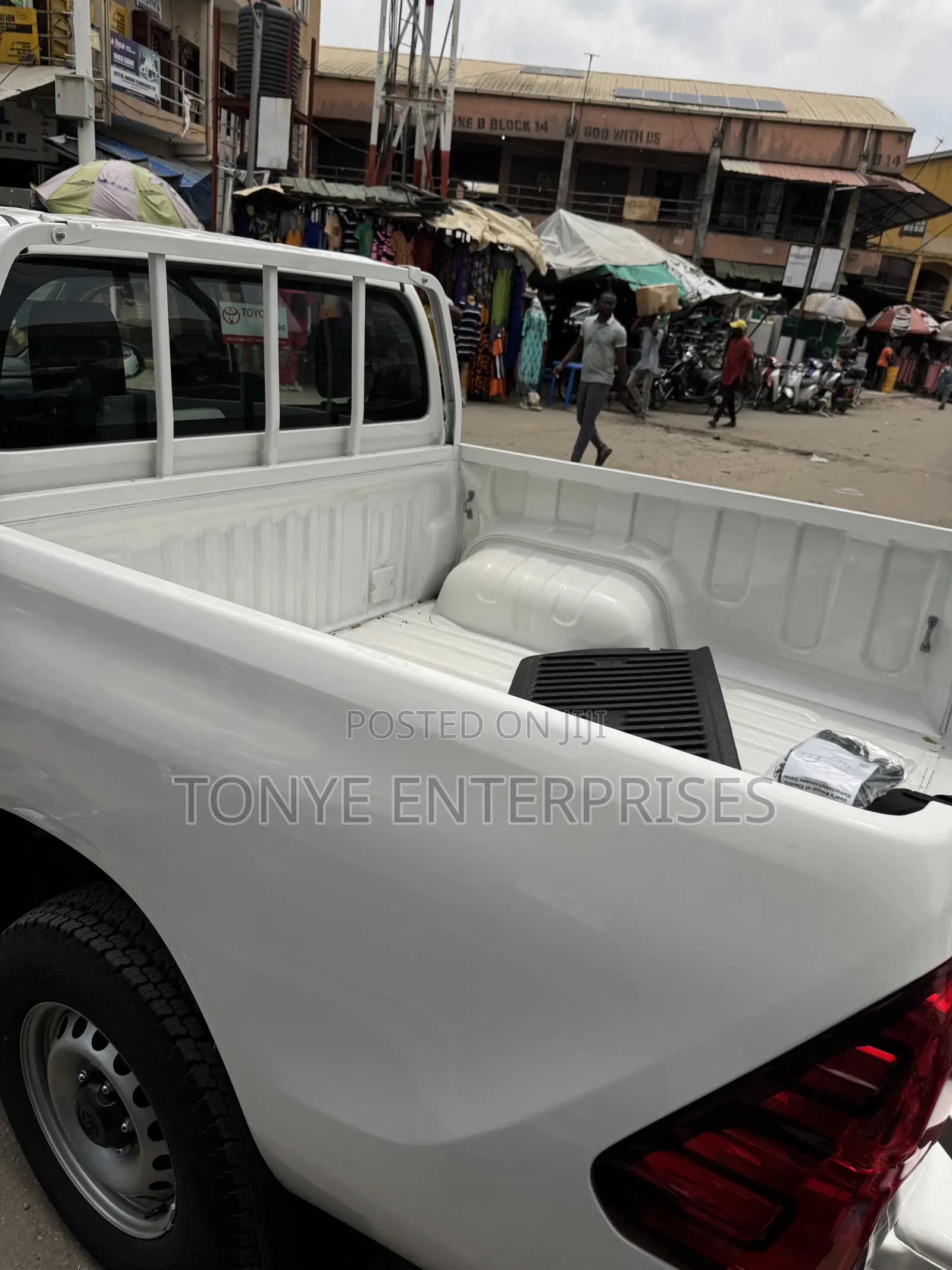 Hilux Automatic Booth Cover