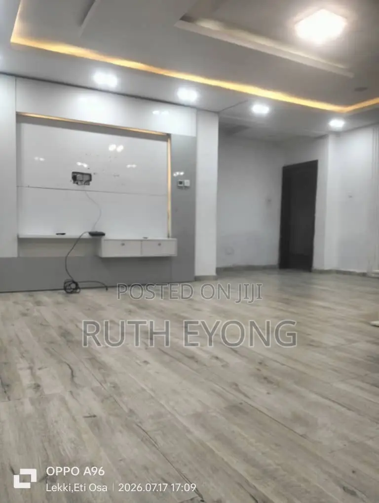 3bdrm Apartment in Ologolo Lekki Lagos for sale