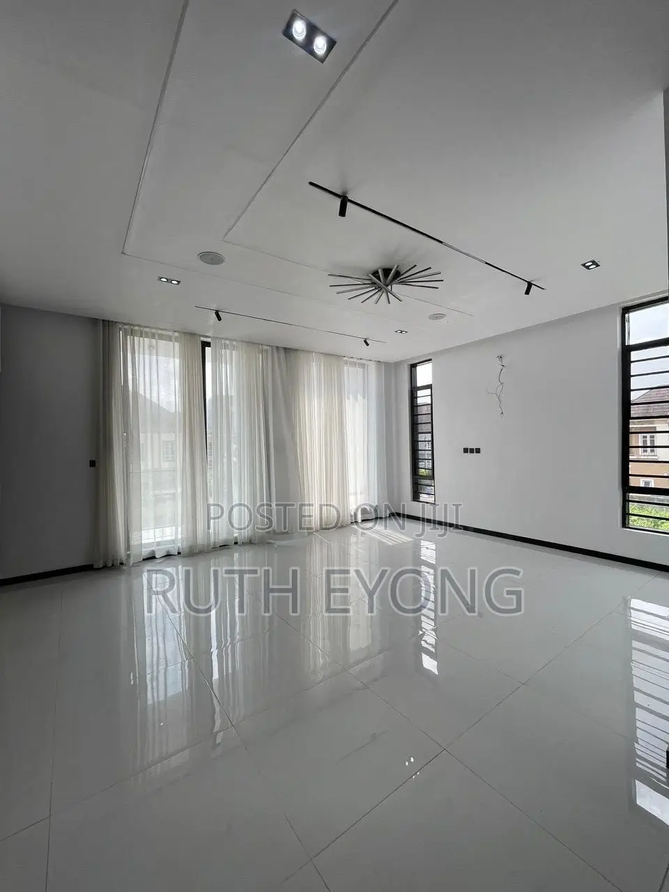 5bdrm Duplex in Ologolo for sale