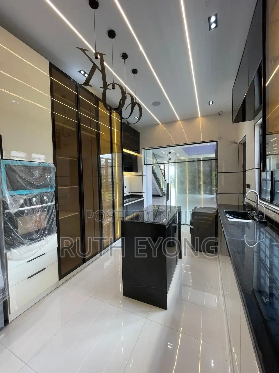 5bdrm Duplex in Ologolo for sale