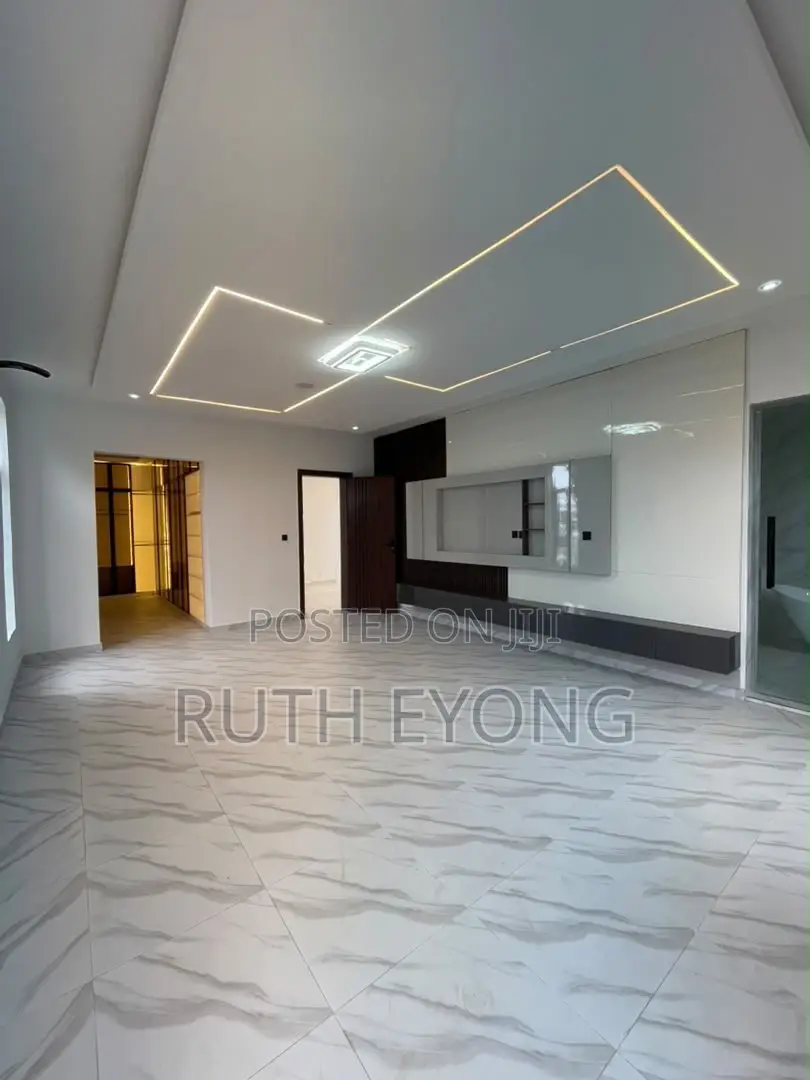 5bdrm Duplex in Chevron for sale