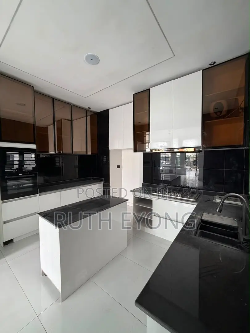 4bdrm House in Ikota for sale